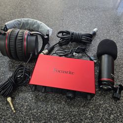Focusrite Scarlett 2i2 Studio Combo