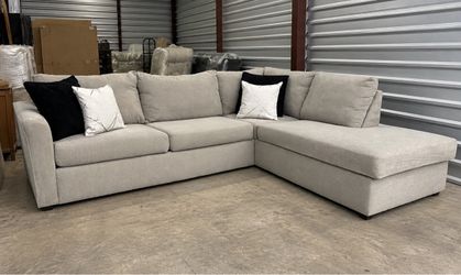Beige Sectional Couch - Can Deliver 🛻