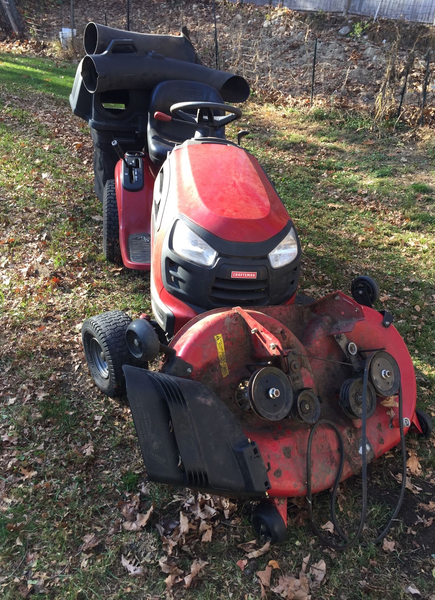 Craftsman YT3000 Tractor Lawn Mower 42 inch deck for Sale in Bethel, CT