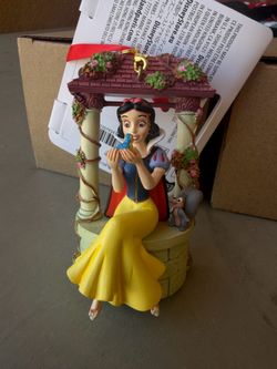 SNOW WHITE ORNAMENT