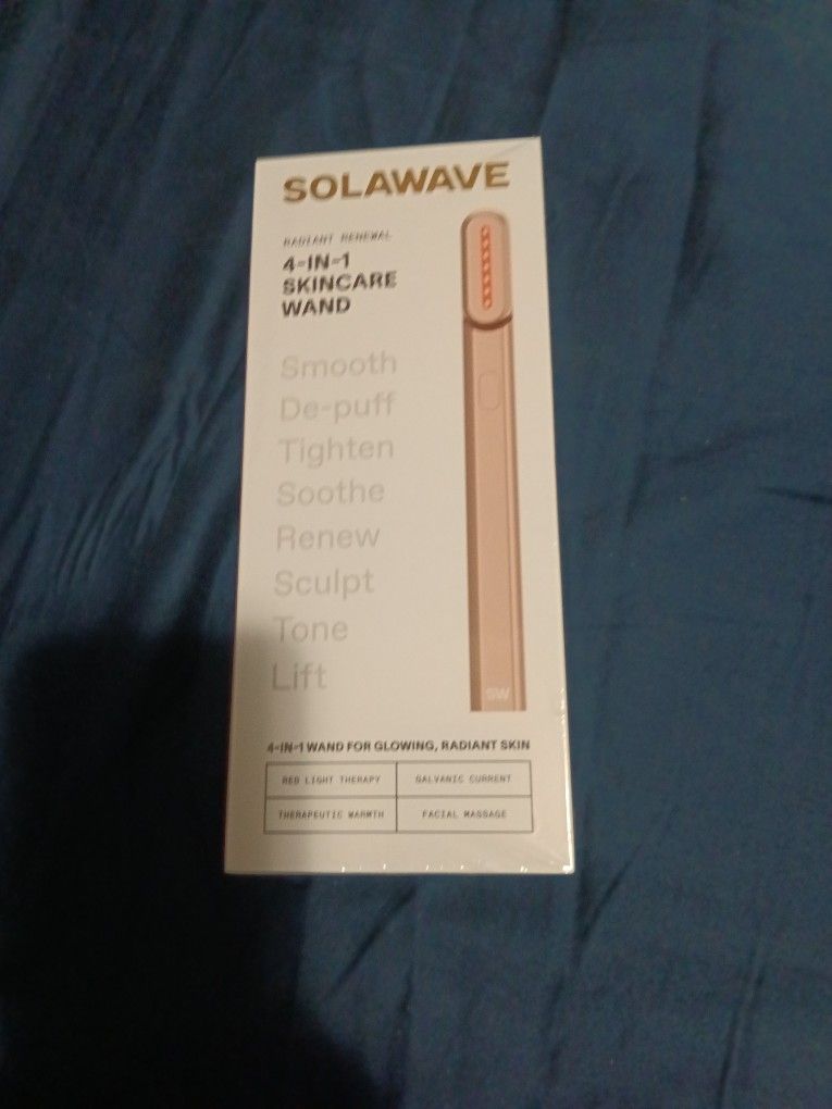 BRAND NEW NEVER USED!!!! STILL SEALED IN BOX!!!! Solawave's Rose Gold Radiant Renewal Skincare Wand & LightBoost Serum Kit