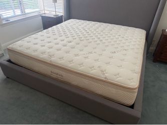 King Mattress - Saatva Memory Foam Hybrid, Open Box