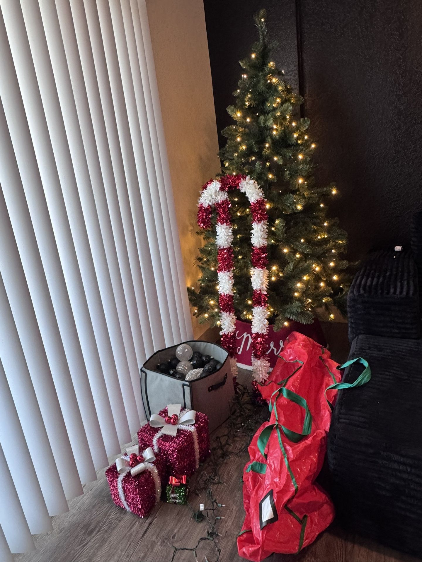 Christmas Tree & Decorations