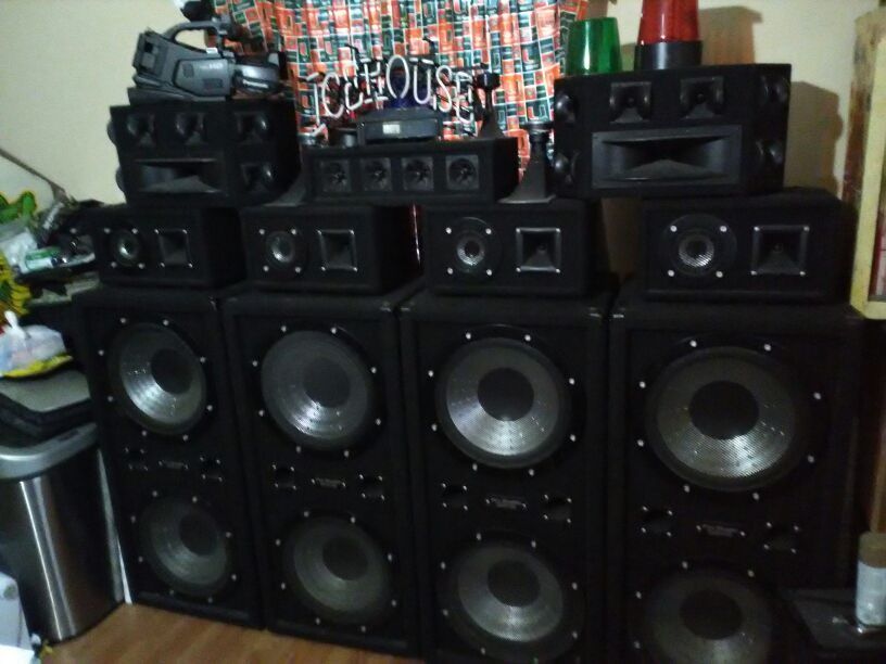A complete set of PS202 pro studio industrial Sound Pressure System Speakers.