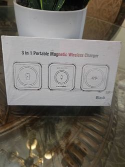 3 in 1 Charger 👀READ BELOW ⬇️ AVAILABLE ✅️