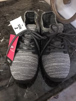 New girls sneakers 👟 size 2 $5.