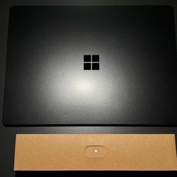 Microsoft Surface Laptop 3 - 13.5" TouchScreen, 16GB RAM, 256GB SSD, Intel Core i7, Wi-Fi+ Bluetooth