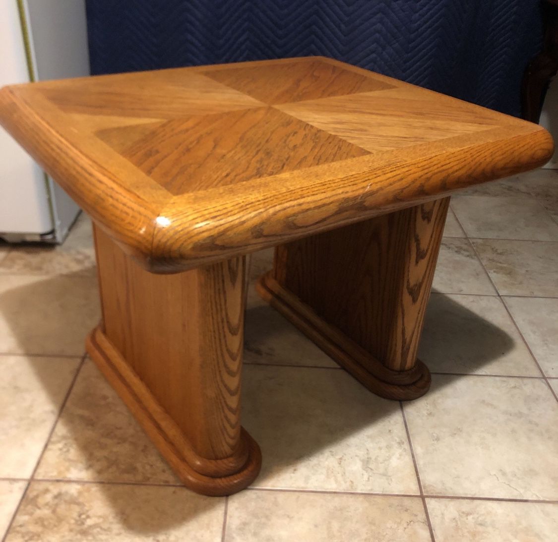 Antique/Vintage Oak Wood End Table   