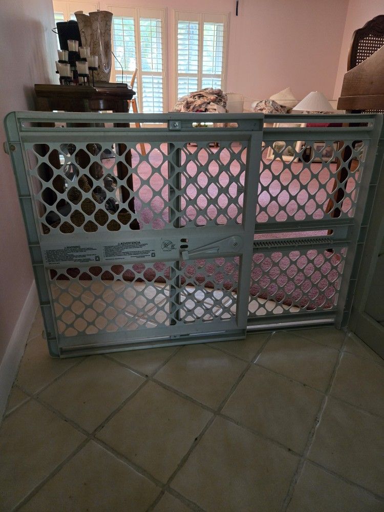 Plastic Pressure Mounted Pet Gates