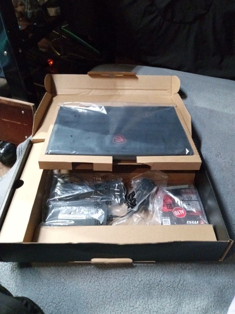 MSI MS-16R5 Gaming Laptop