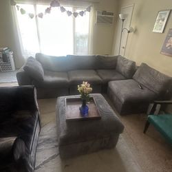 Gray sectional Couch/ Only 1.5 Year Old 