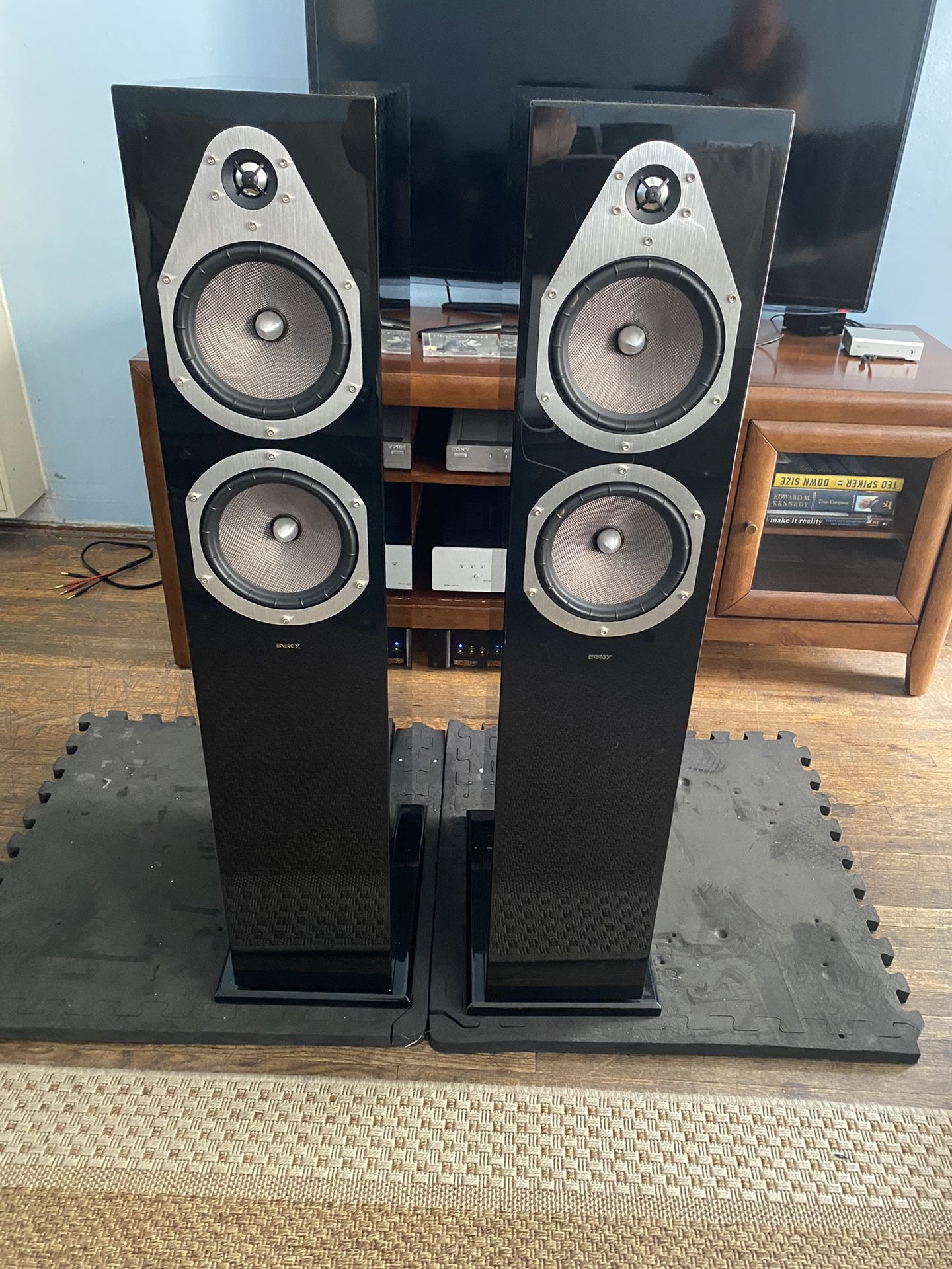 Energy Veritas V 6.2 Tower speaker Black Gloss