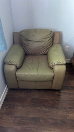 Loveseat. FREE