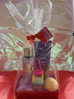 Victoria secret love spell Shimmer Gift Set