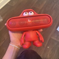 Beats pill + Stand