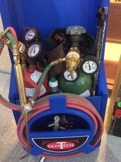 Pre owned welder with case and tank