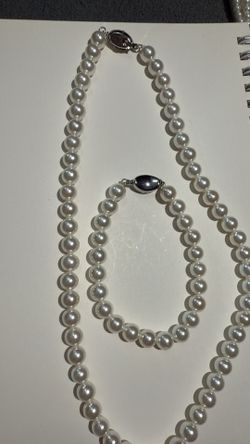 Medium Pearl Necklace And Bracelet 
