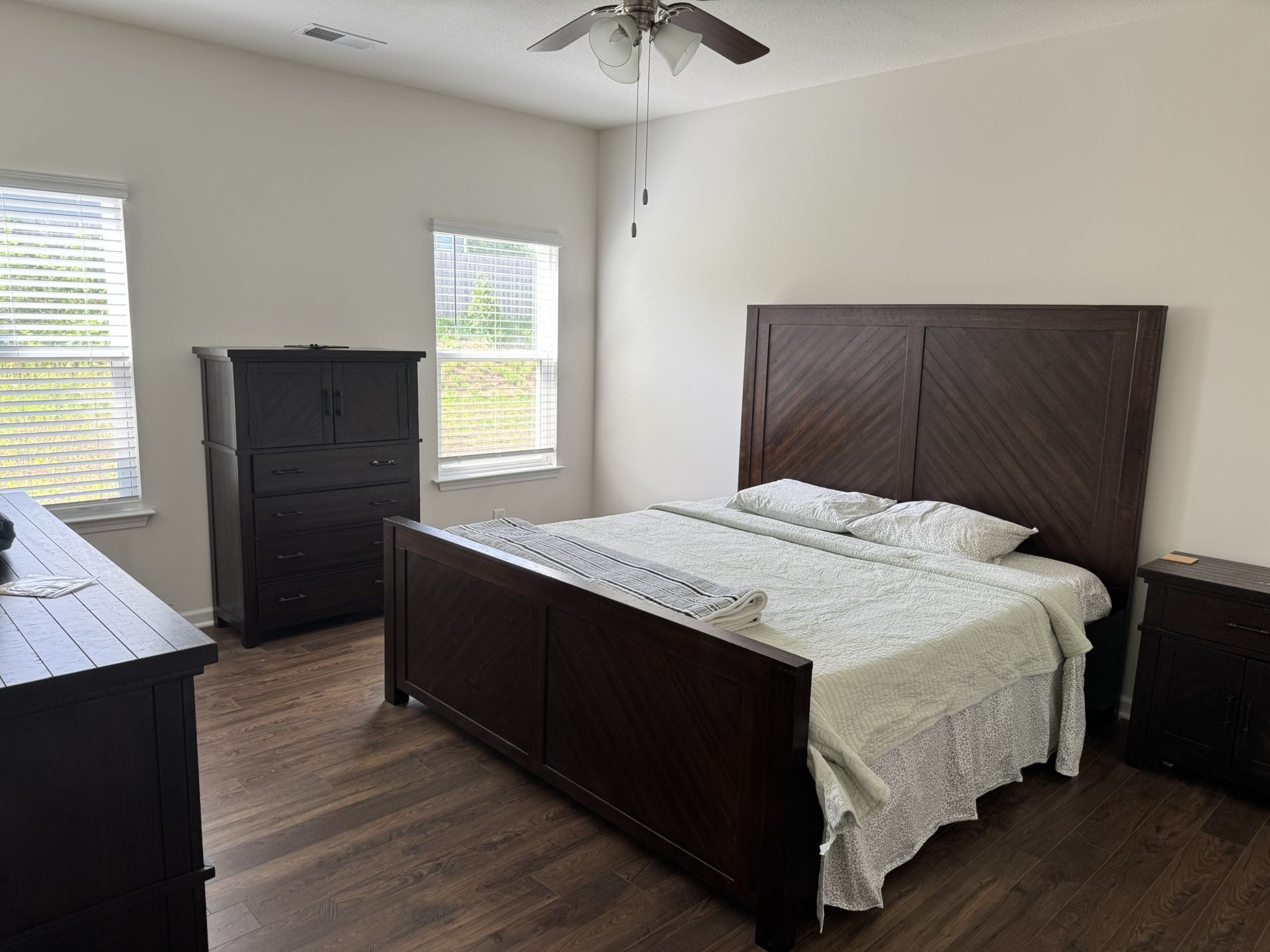 King Bedroom Set (4 Pieces)