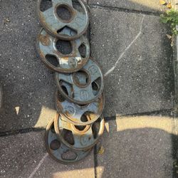 Two 25 Lbs, Two 10 Lbs, Four 5 Lbs, Six 2.5 Lbs Weights,  Ok condition, have had all more than 15 years, weights 