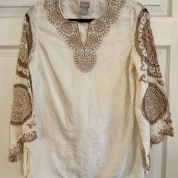 Chico's embroidered tunic blouse in size 4/6. Soft linen/cotton blend with a lightweight, airy drape and a 4-layer construction for a substantial feel