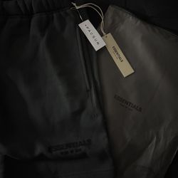 Fear of God Essentials black shorts Size S,M