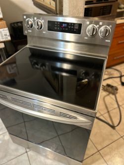 Lg: electric stove range 30”