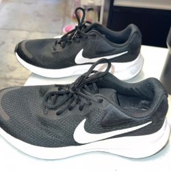 Women’s Nike Shoes Size 8.5 Wide