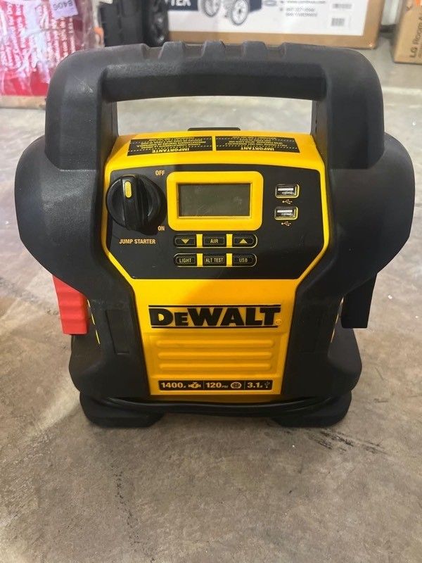 DEWALT 1400 Peak Amp Jump Starter with Digital Compressor