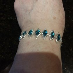 Beautiful 925 Sterling Silver Oval Cut Blue Gem BRACELET