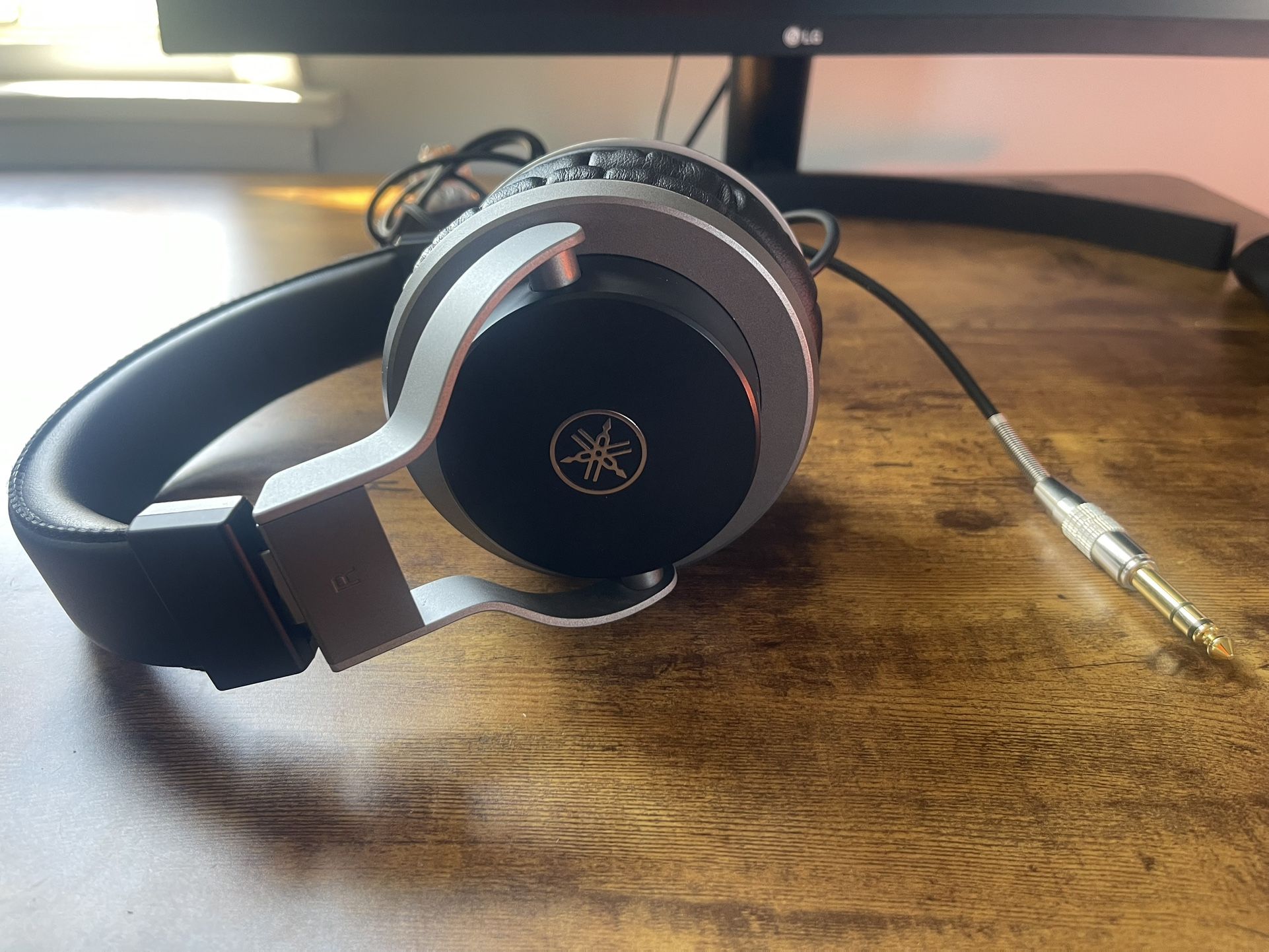 Yamaha HPH-MT7 Studio Monitor Headphones
