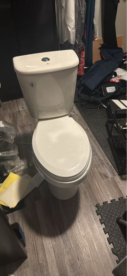Low flow toilet