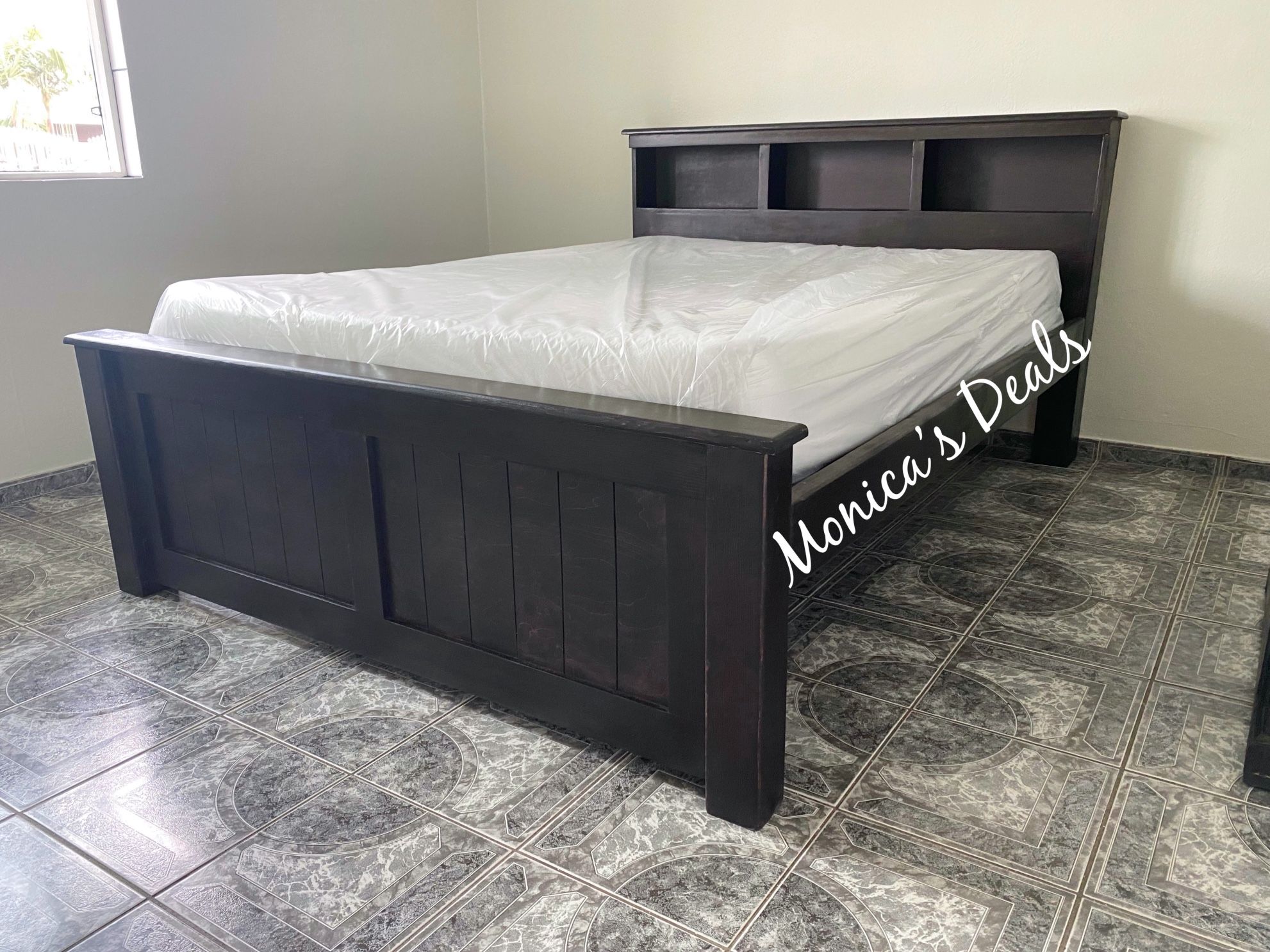 Queen Bed With Memory Foam Mattress $580