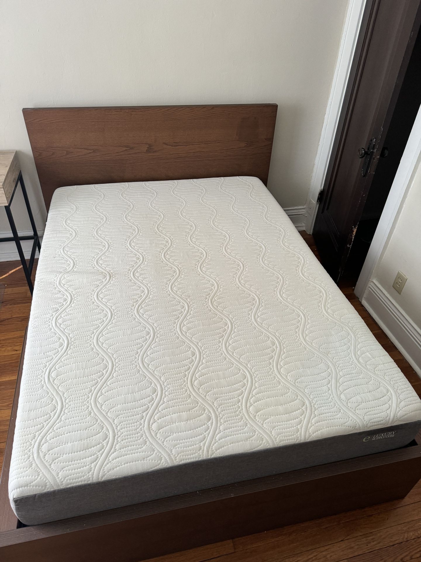 EluxurySupply memory Foam Double Mattress