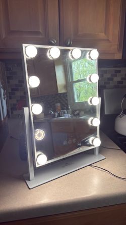 Vanity light up mirror