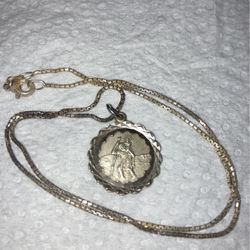 Beautiful Silver Necklace With Pendant