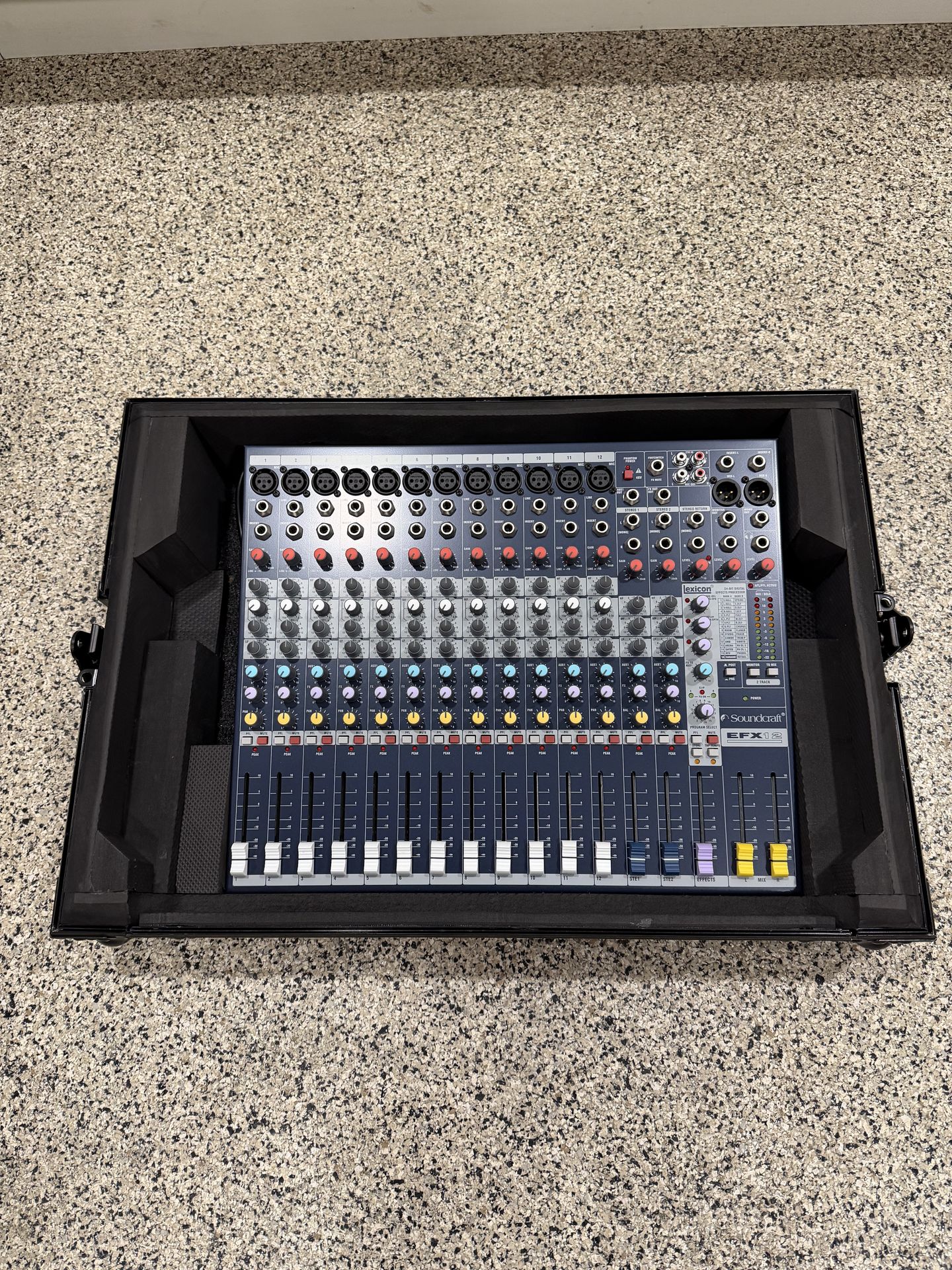 Soundcraft EFX12 12-channel Mixer with PROx case