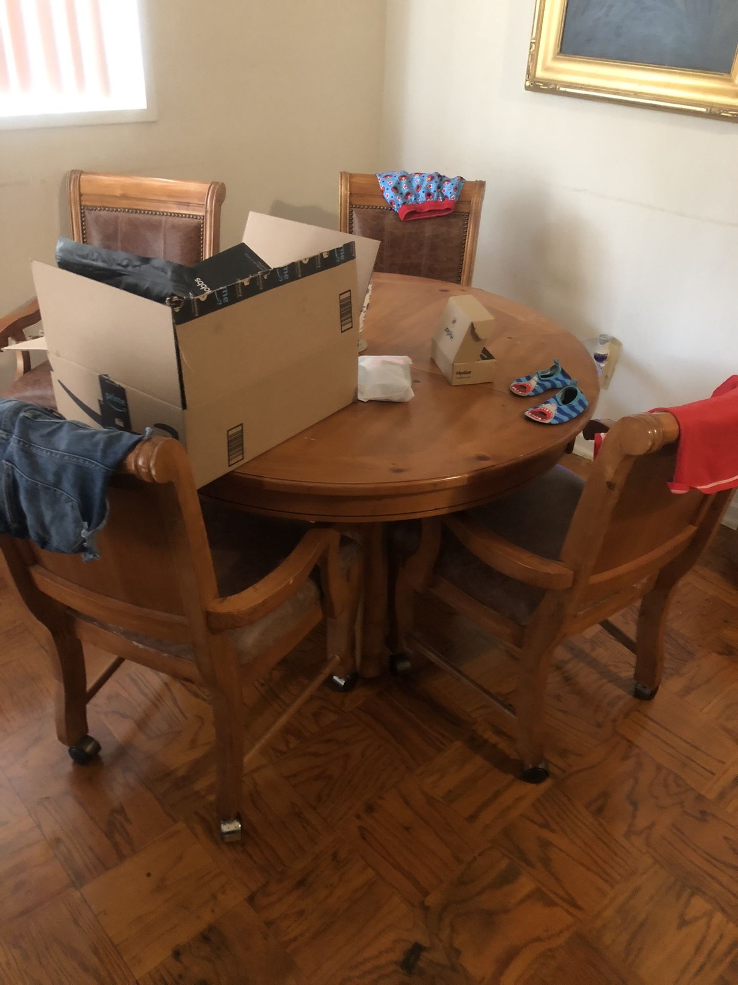 Dining Room Table 100$ Pick Up