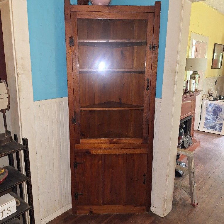 Corner Cabnet, Vintage