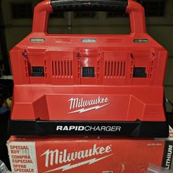 Milwaukee M18 Packout Six Bay Rapid Charger