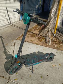 Scoothop Electric Scooter for Adults,35 mph 1600W Peak Motor,25 Mile Range,10" Off-Road Pneumatic Tires,265 lbs Max Load,Foldable Commuting E-Scooter