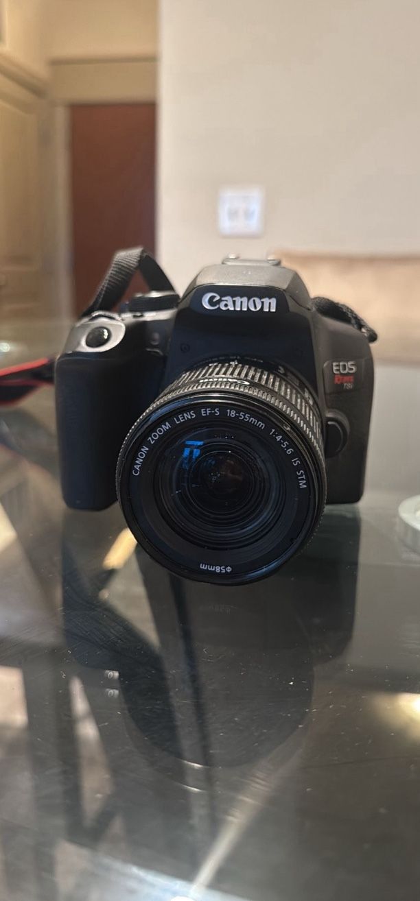 Canon EOS Rebel T8i EF-S 18-55mm