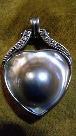 Heart mother of pearl with pearl inside