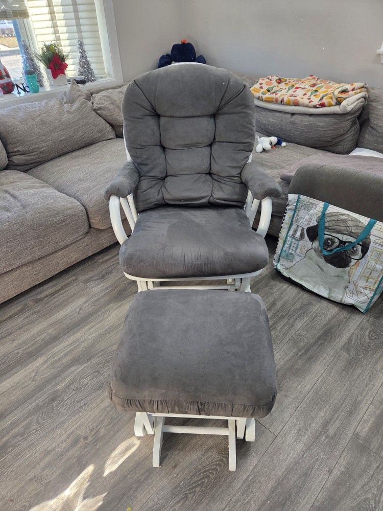 Rocking Chair With Ottoman