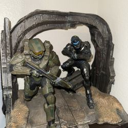Halo 5 Statue