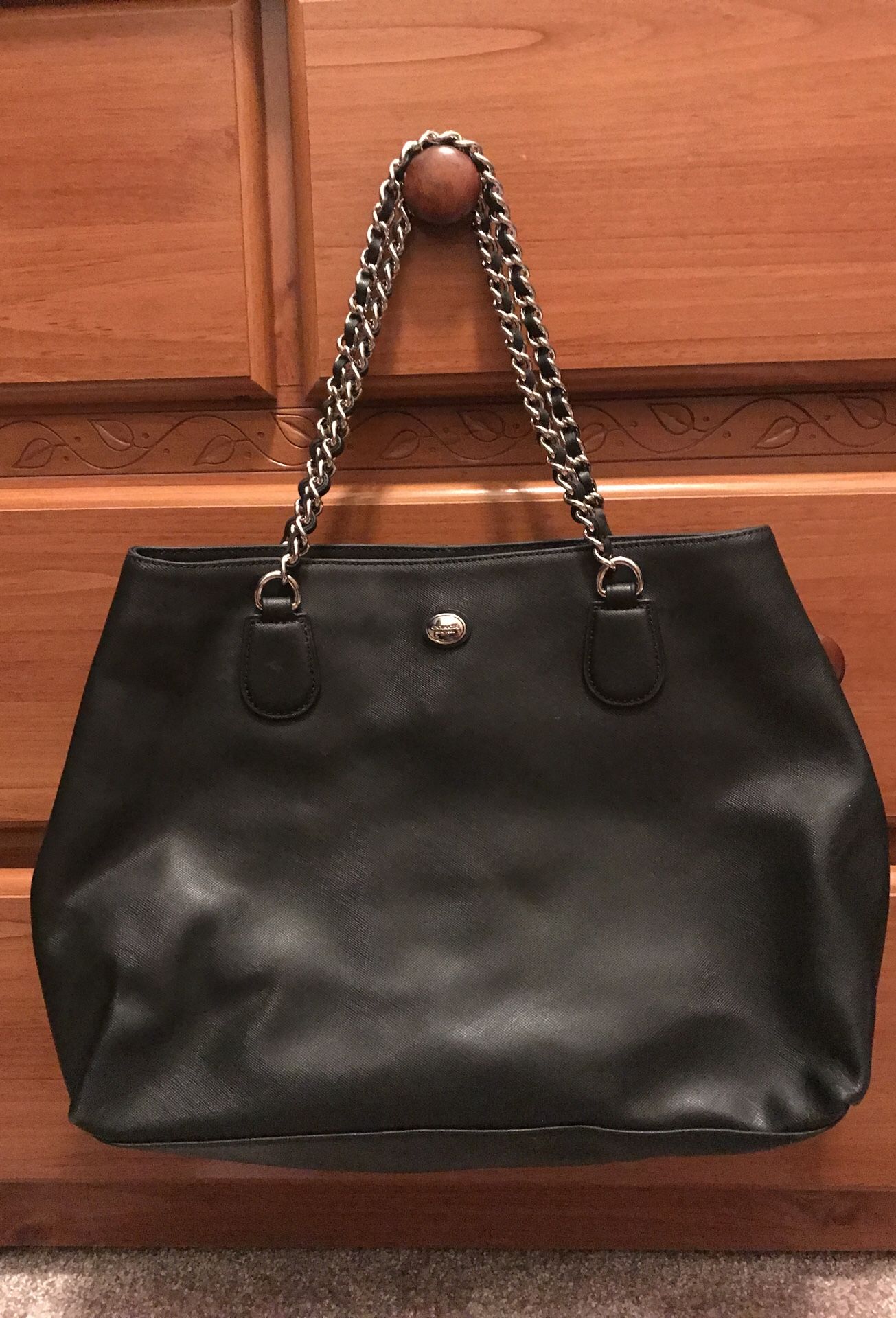 Authentic coach shoulder bag. Does not have small coach tag