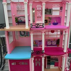 Barbie Doll House 