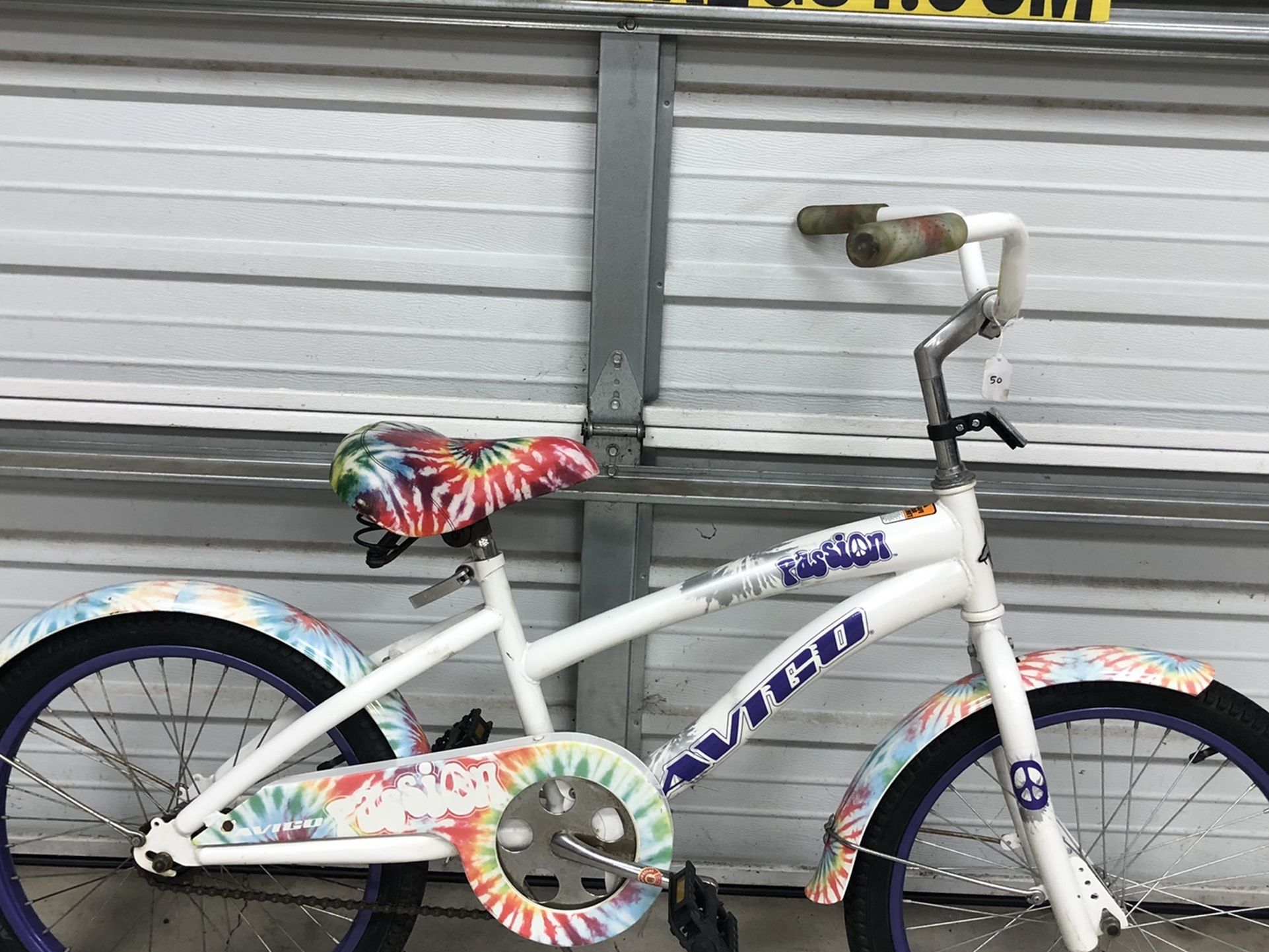 Girls 20 inch Avigo passion bike