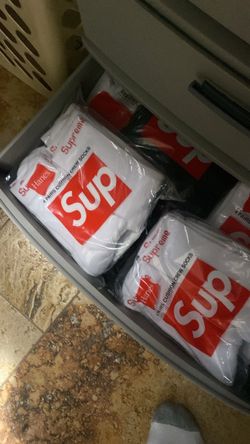 Supreme x Hanes Cushion Crew Socks 4-Pack