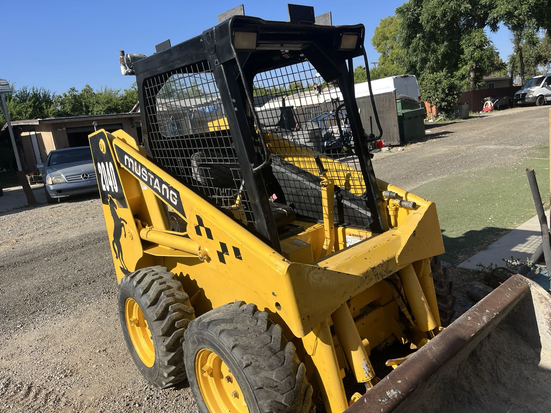Skid Steer Loader 2040