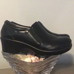 Alegria Brand Size 40 Black Clog Wedge Heel Eryn Jet Style Used Condition With Elastic sides Good Condition